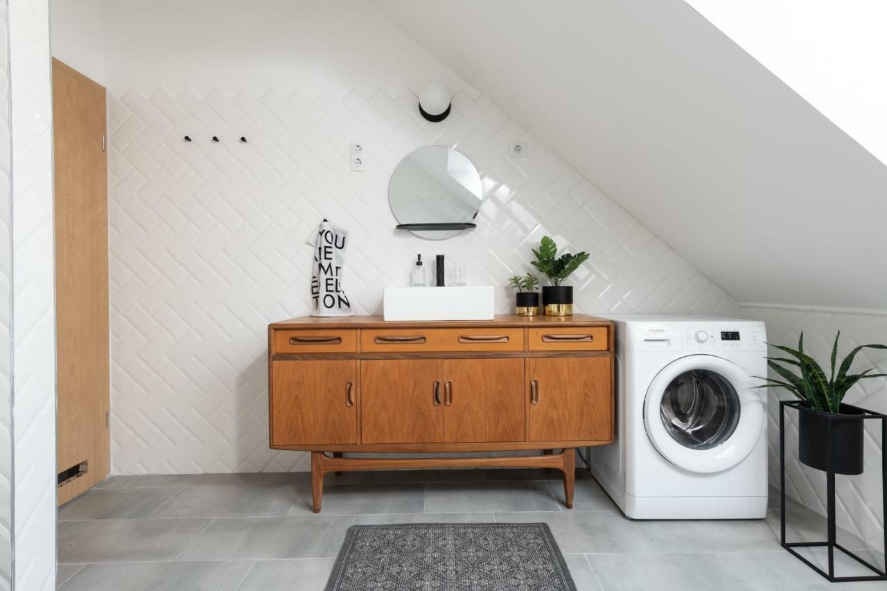 Gozsdu Design Apartment Budapest Bagian luar foto